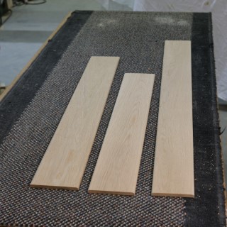 Flera trösklar av obehandlad ek